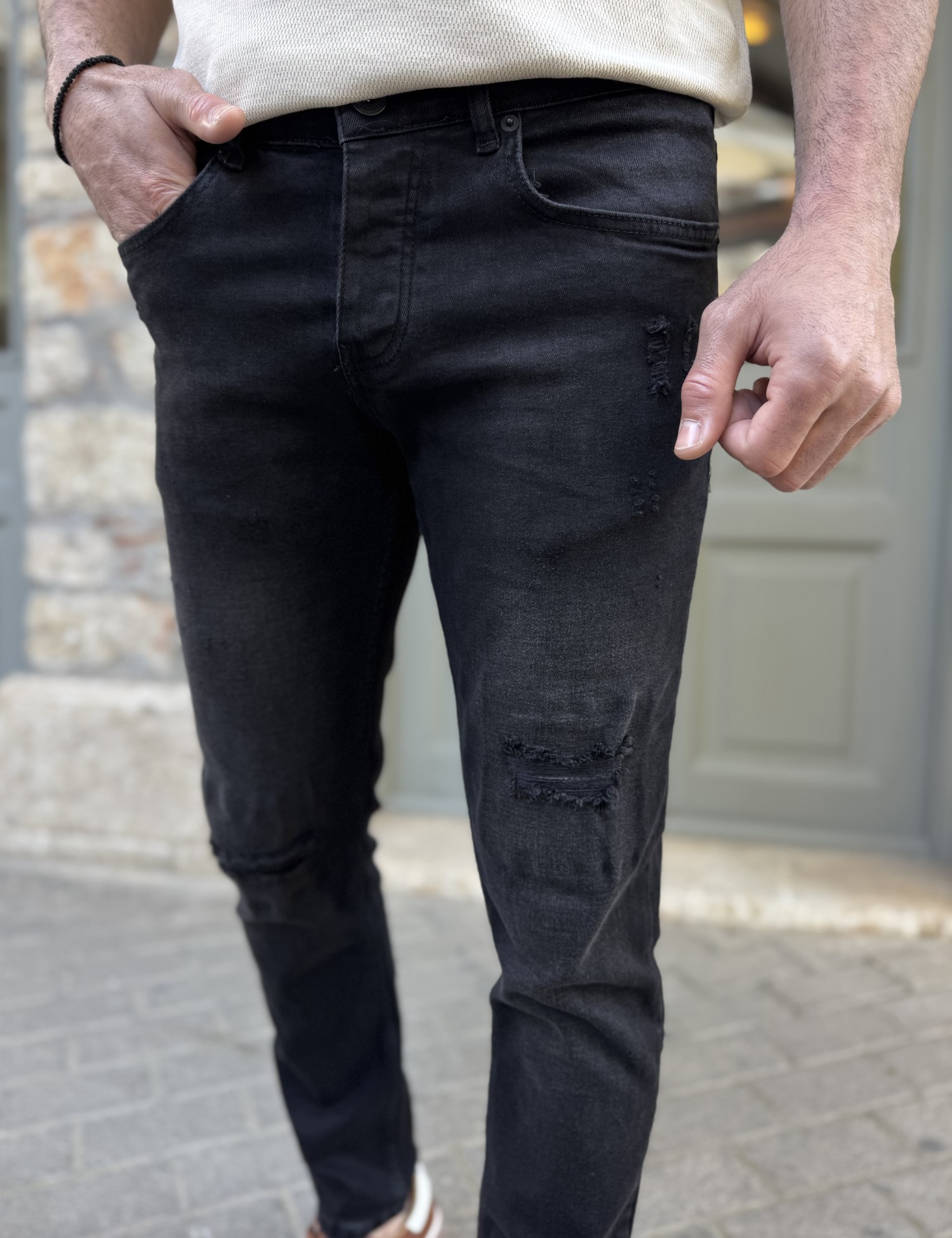 Ανδρικό μαύρο τζιν παντελόνι με φθορές Slim Fit 50825 φωτογραφία